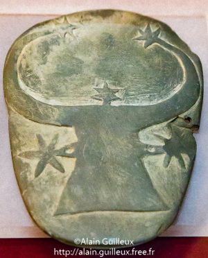 Gerzeh palette ('Hathor', Cow-head palette) horn